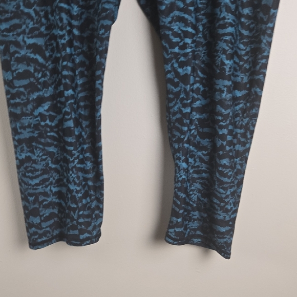 Fabletics‎ Teal and Black Active Leggings - Picture 5 of 7